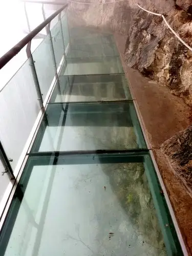 云台山水 峡谷奇观(雨中的玻璃栈道)