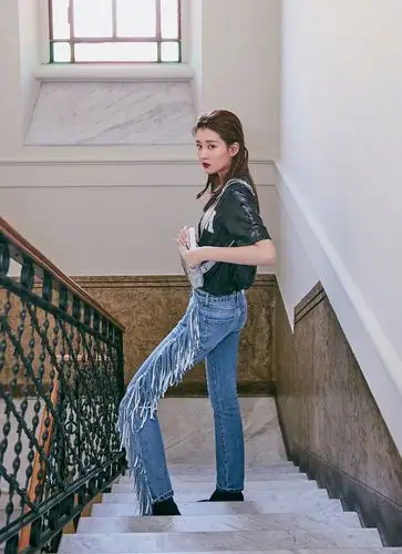 乔欣真厉害,牛仔裤还能穿的这么高级,大长腿太抢镜了