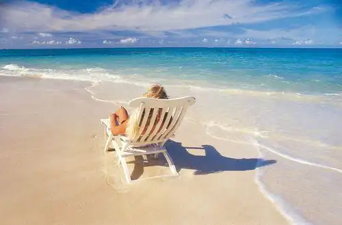 一个人晒太阳幽默说说晒太阳的唯美句子简短