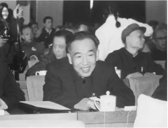 他37岁担任了湖北省委书记,推动了三峡水电站工程,后官至副国级