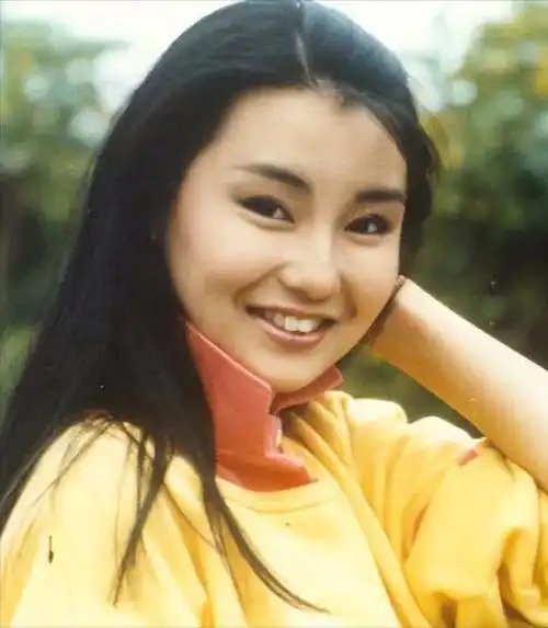 一场艺术展看到了59岁张曼玉的真实处境她总算是活明白了