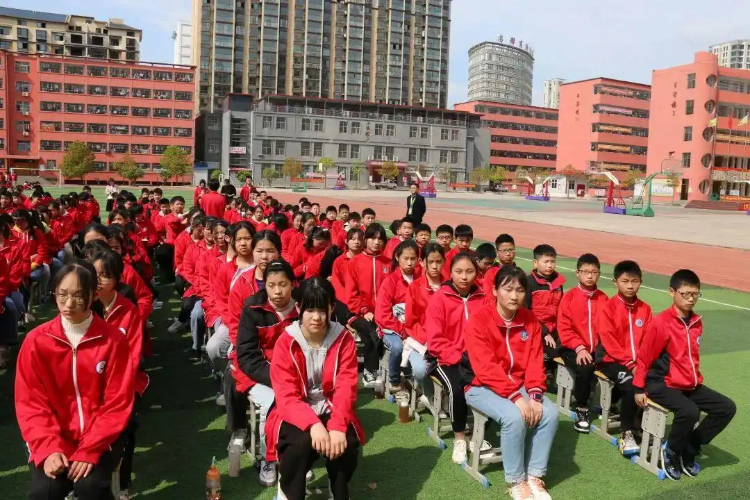 固始孔子中学举行"纪念先贤,传递孝心" 二十四孝讲新故事比赛