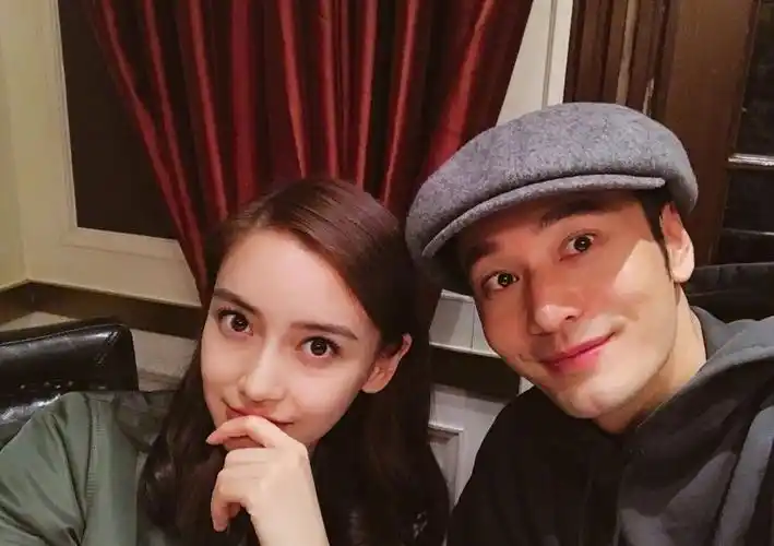 angelababy与经纪人海边度元宵,发文不提黄晓明,模范夫妻疑情变?
