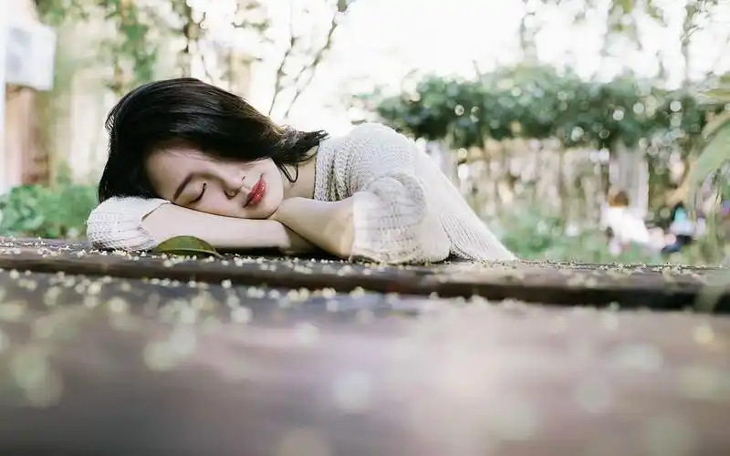 文艺日系气质优雅知性美女高清电脑壁纸