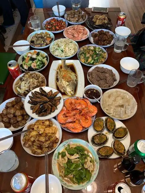 南北年夜饭大pk看到东北的年夜饭网友想去东北过年