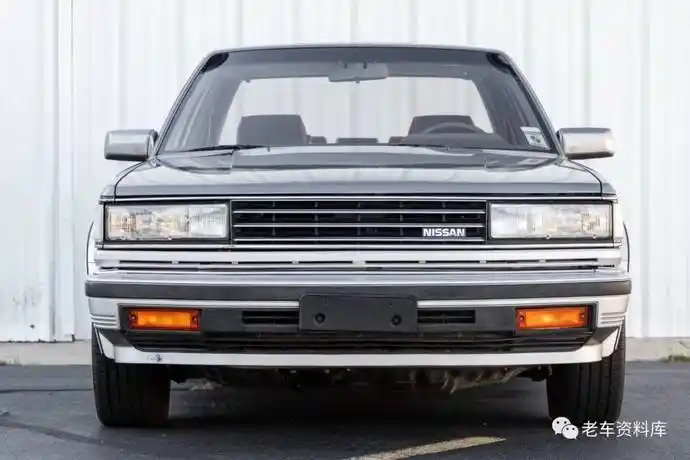 一辆1986年版的尼桑蓝鸟王
