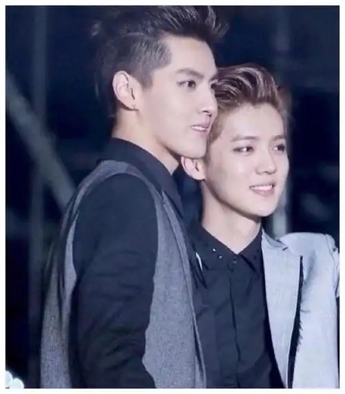 关晓彤和华晨宇在《王牌》配合默契度越来越高,来看看鹿晗在干啥