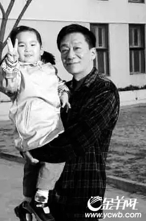 侯耀文与第二任妻子袁茵,小女儿侯耀文年轻时的照片对于导致侯耀文