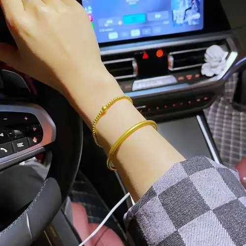 周大福黄金叠戴传承镯子4g传承珠链