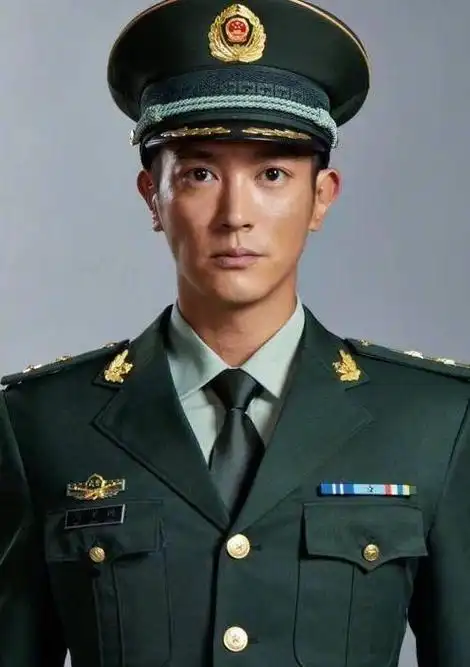 油头粉面就不要演军人了!让这5位男星告诉你,什么叫中国硬汉