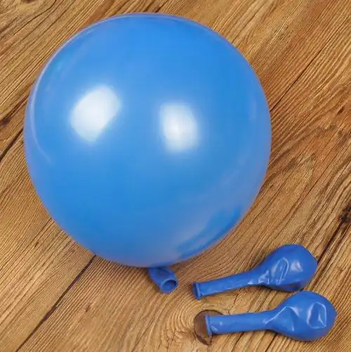 应适当 给铝膜气球充气;夏天或气温升高时,要适当给铝膜气球 放气