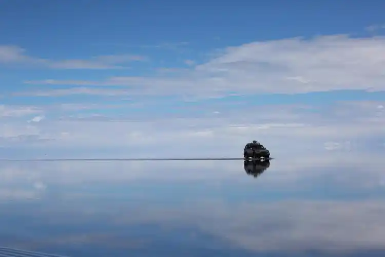 旅行 天空之镜—玻利维亚乌尤尼盐湖 乌尤尼盐沼位于玻利维亚西南部