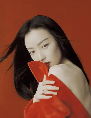 倪妮7月刊嘉人封最新时尚造型