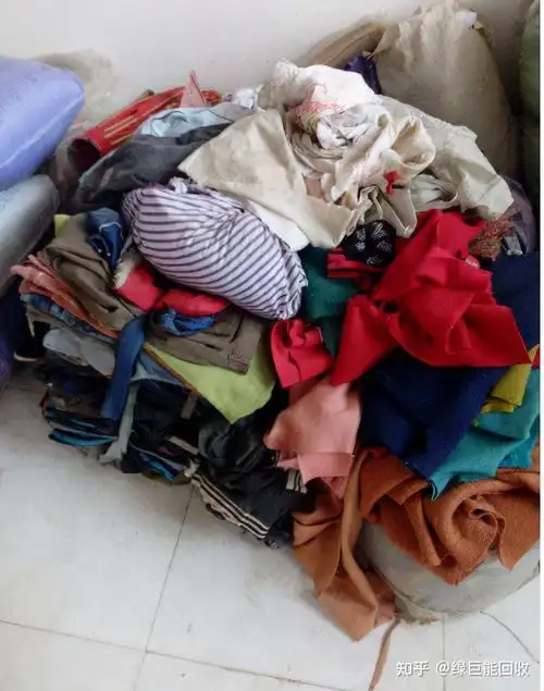 婆婆总是捡一些旧衣服放家里要怎么处理