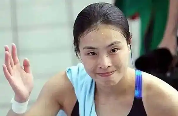 "跳水皇后"吴敏霞:追平郭晶晶记录,退役嫁平民老公,今生二胎