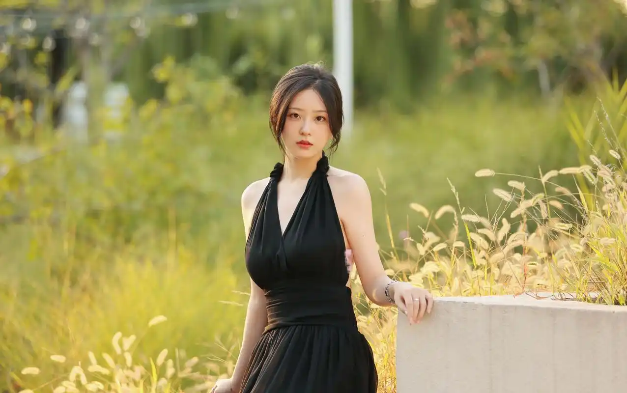 王嘉丽好美,伊人在水一方[心]#明星# #你最喜欢的明星是谁