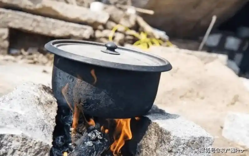 老人露天生火做饭被罚600元乡镇执法人员不是瞎扯淡吗