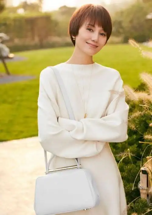 5位剪短头发后颜值飙升的女星:难怪她们选择"短发半永久"插图5