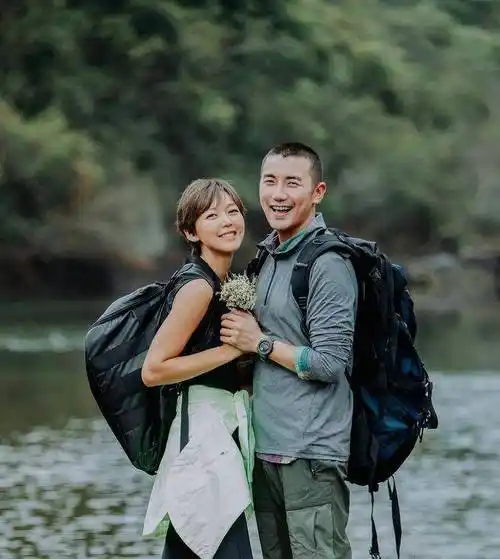 盘点娱乐圈的"友达以上恋人未满"_黄晓明_赵薇_蔡依林