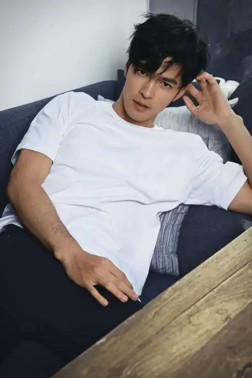 曾参与拍摄影视剧《盛势》 ,并饰演男主角袁纵,参与拍摄网络剧《我家