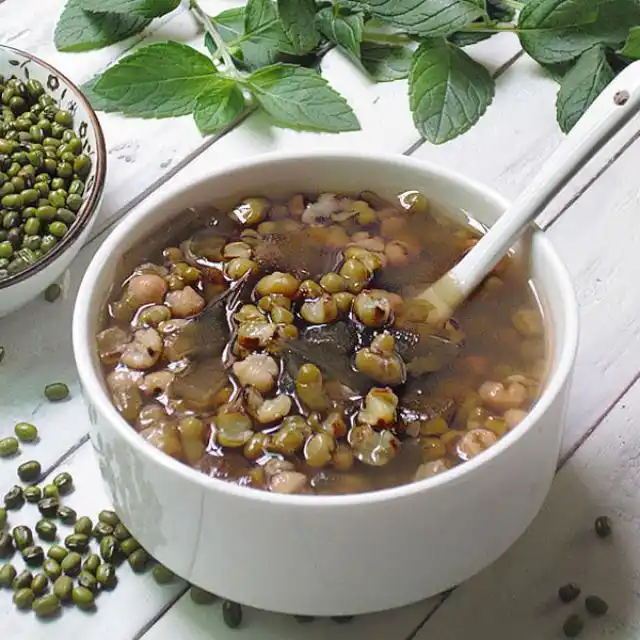 海带绿豆糖水,做起来简单又方便,既解暑又解渴