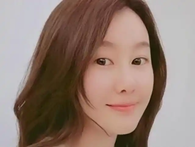 王宝强携新女友参加聚会,冯清穿短裙大露长腿,两人疑似已见家长