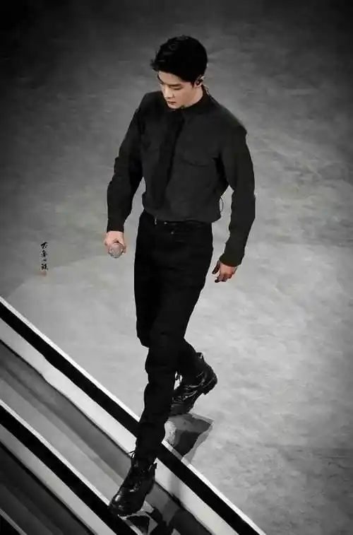 身高比例超好男星刘宇宁看不见赵露思杨洋同框肖战热巴被吐槽