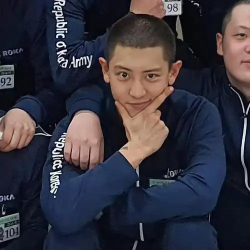 组图:exo朴灿烈入伍前最后写真公开 登封面眼神深邃