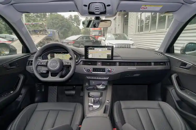 奥迪a4进口真皮座椅空间双离合