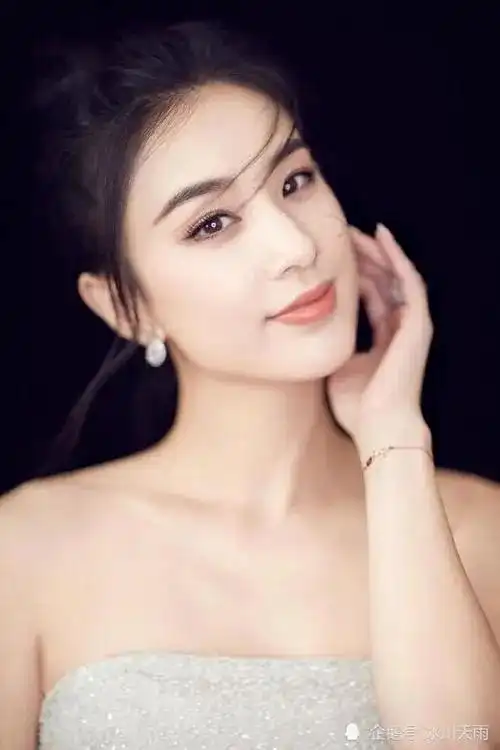 肖战,1991年10月5日出生于重庆市,中国内地男演员,歌手.