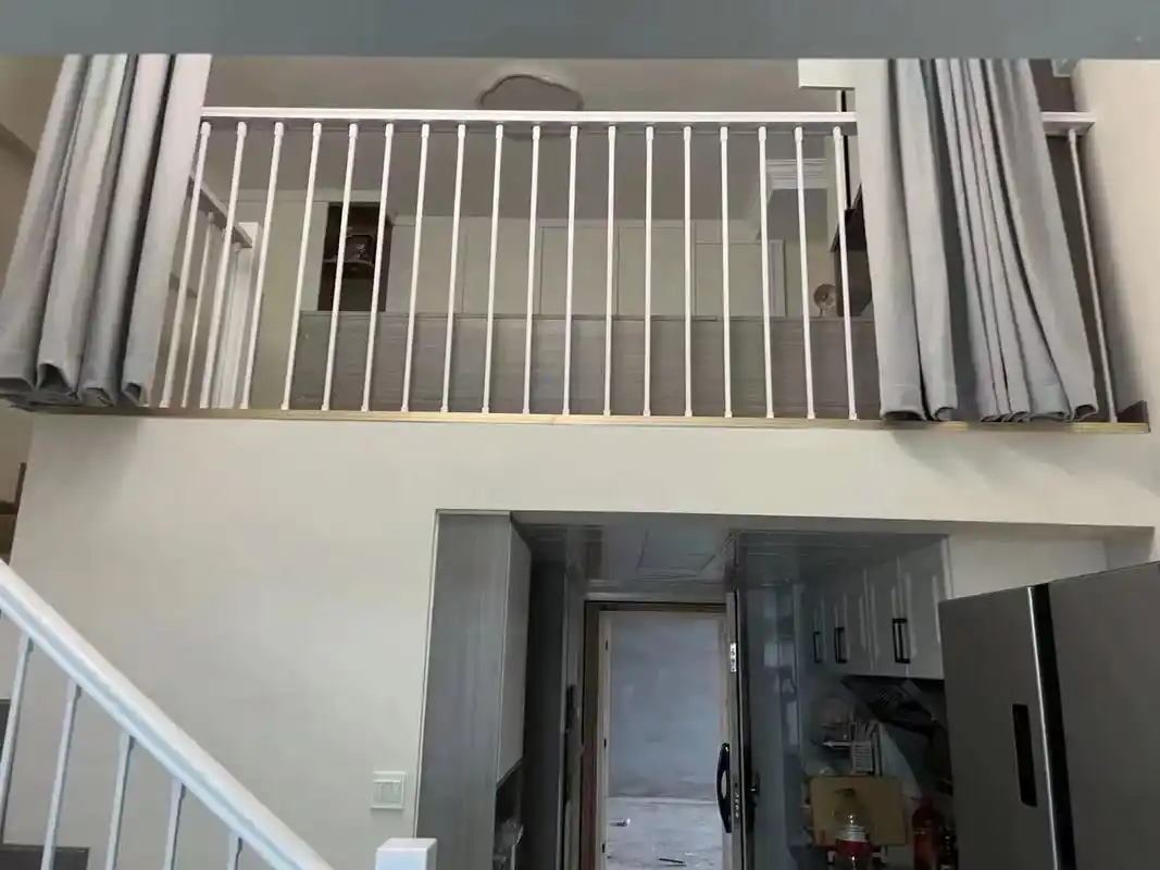 现代简约风格,单身公寓的可以参照这个楼梯来做 - 抖音