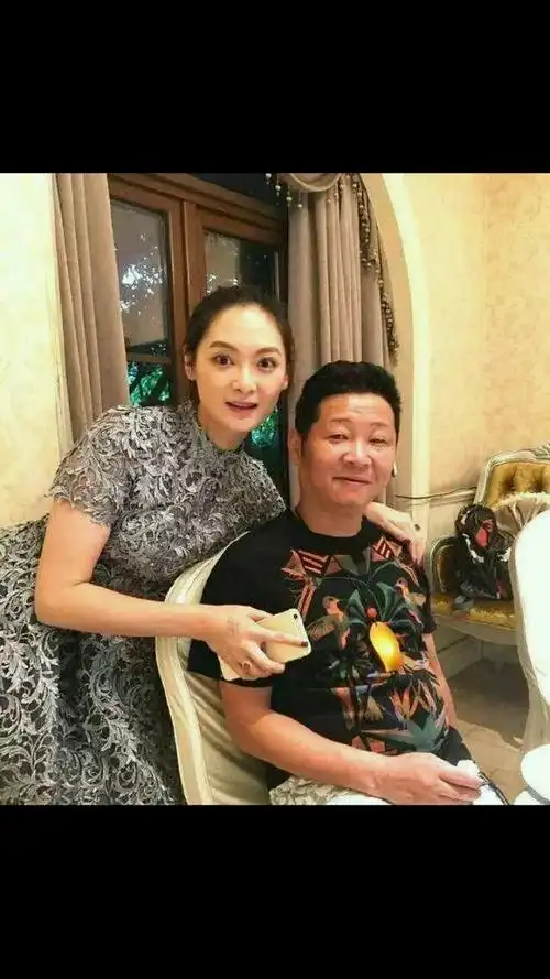 "三德子"赵亮,老婆是个大美女,深山养鸡发大财