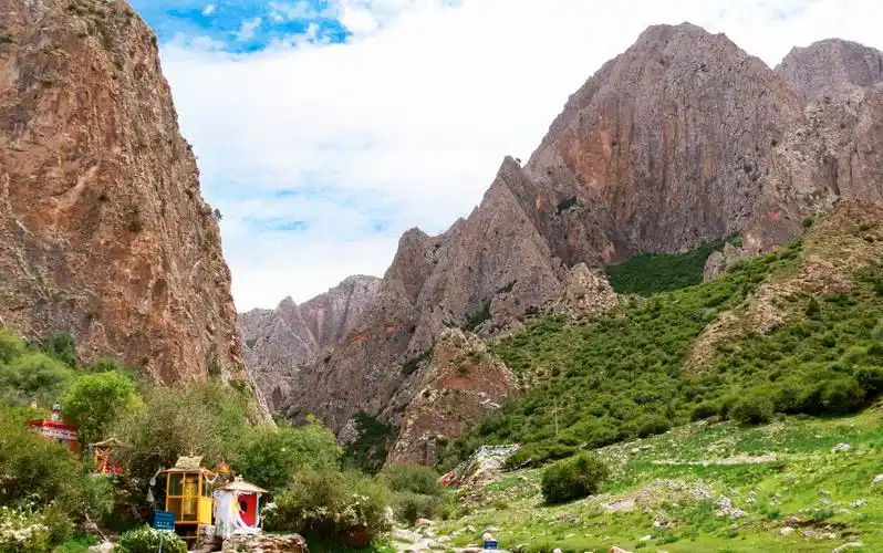 甘南甘加秘境白石崖