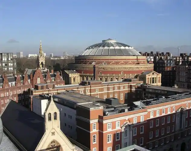 英国大学介绍-伦敦政治经济学院 - 鞍山出国留学公司,鞍山出国留学