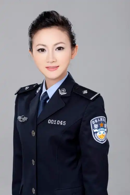 p>李嘉一,出生于广东,十大美女城市排行广州排名第二,第一美女警花