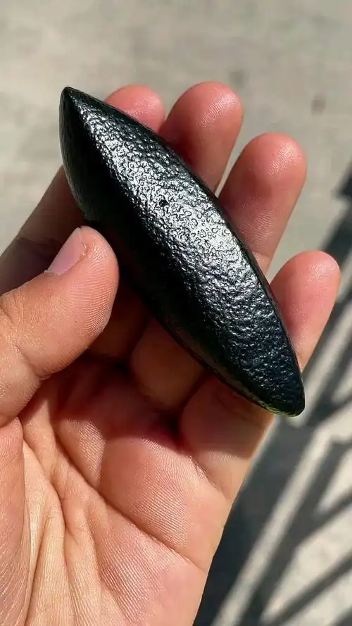 黑又亮精品泥石