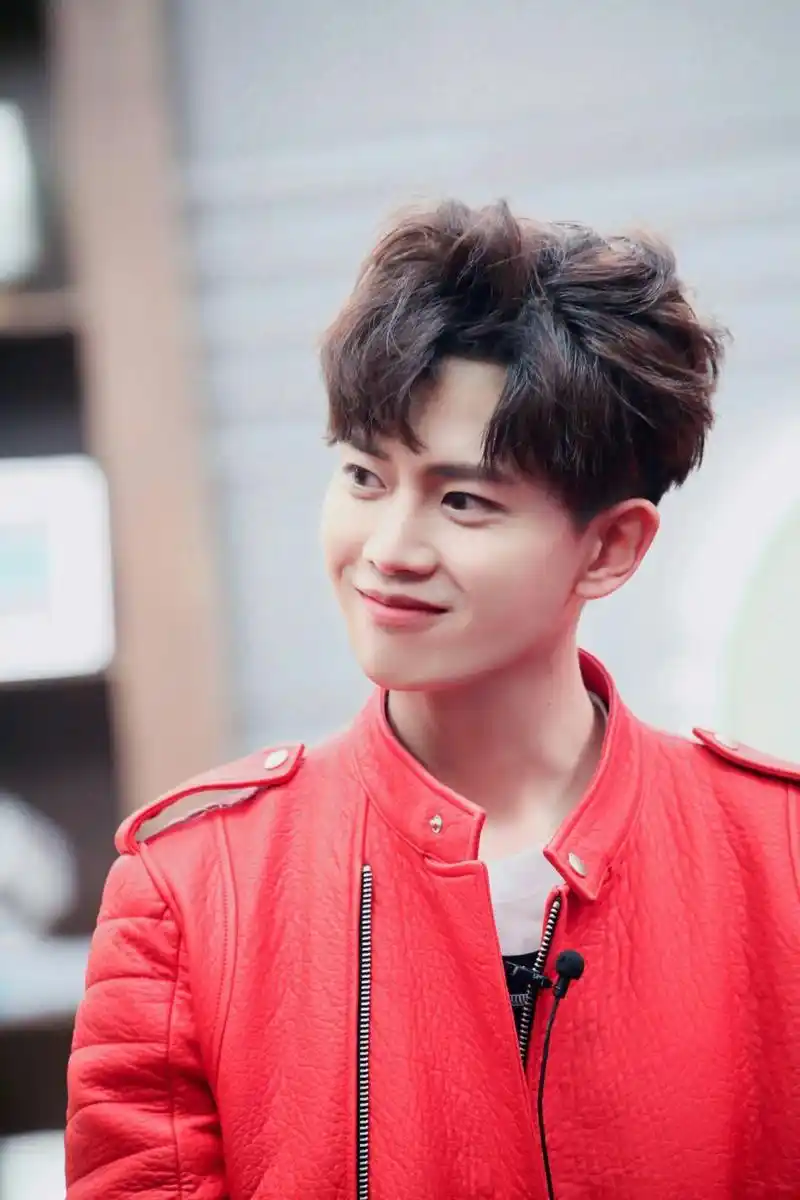 任嘉伦他与景甜搭档的《大唐荣耀》在当时有超高的收视率,不少观众都