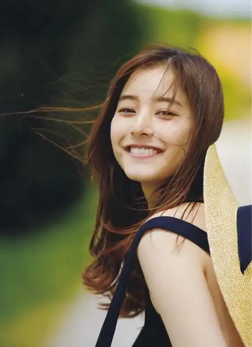 治愈的笑容让人的心完全融合了