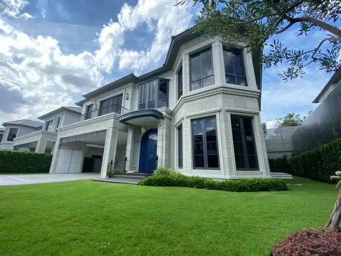 曼谷此大户型豪华别墅在出售