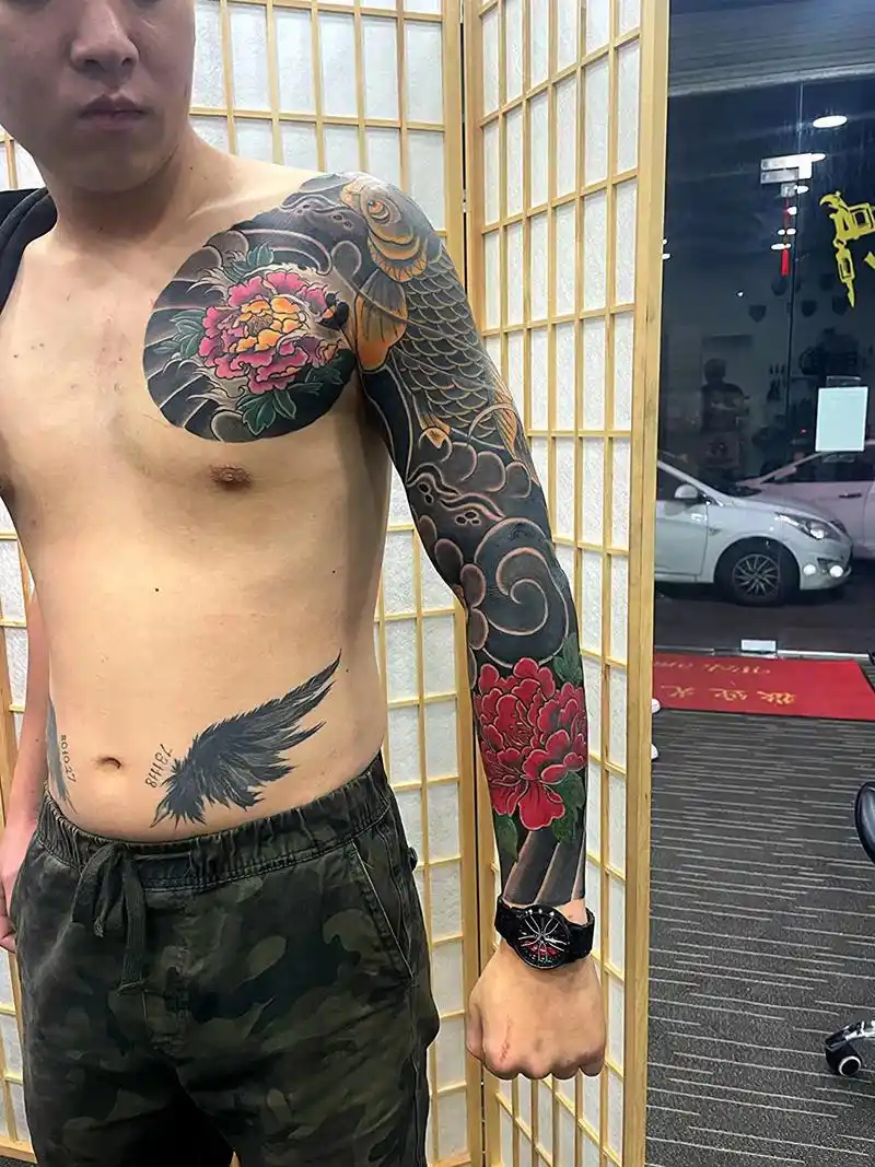 老传统日式花臂半甲.#深圳纹身 #老传统 #作品分享 - 抖音
