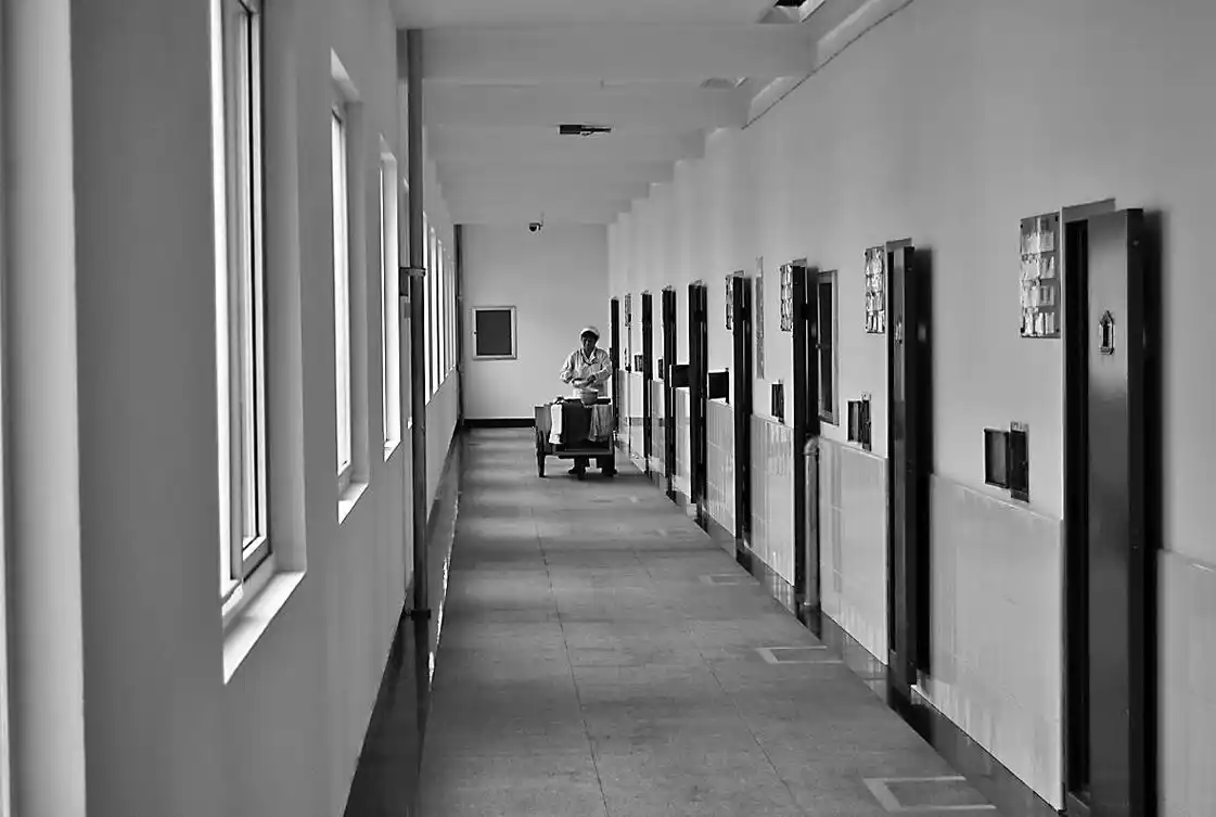 在看守所的生活,是如何度过的?