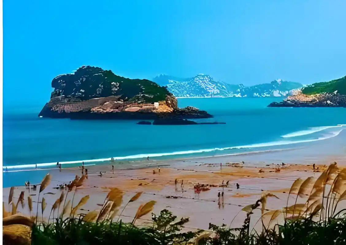 南麂岛,别名海山,古代又写作"南己山",是一座优美的旅游岛屿,以风景