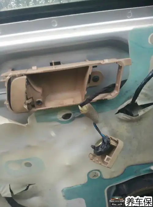 凯越更换内门把手步骤教程