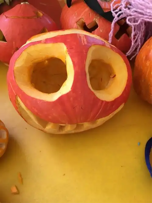 小超人幼儿园万圣节手工diy南瓜灯展