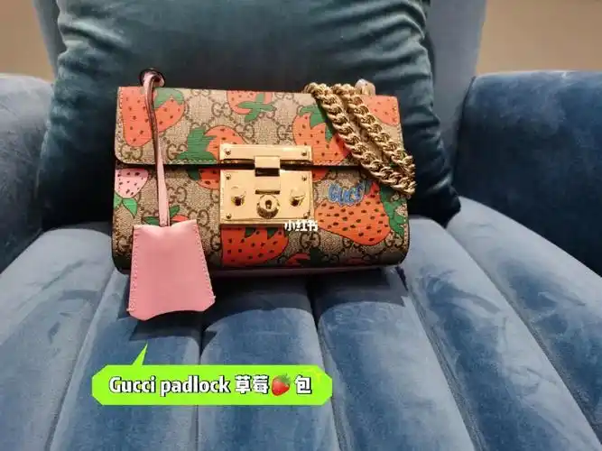 guccipadlock草莓印花链条包
