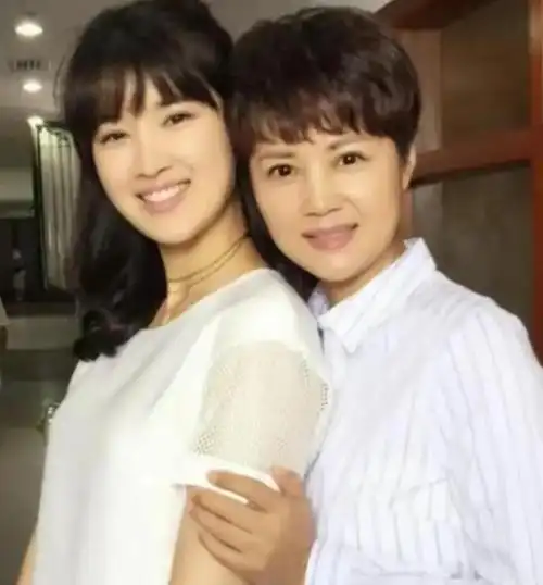 回顾女星奚望在继父刘之冰的支持下任性离婚如今对不起孩子