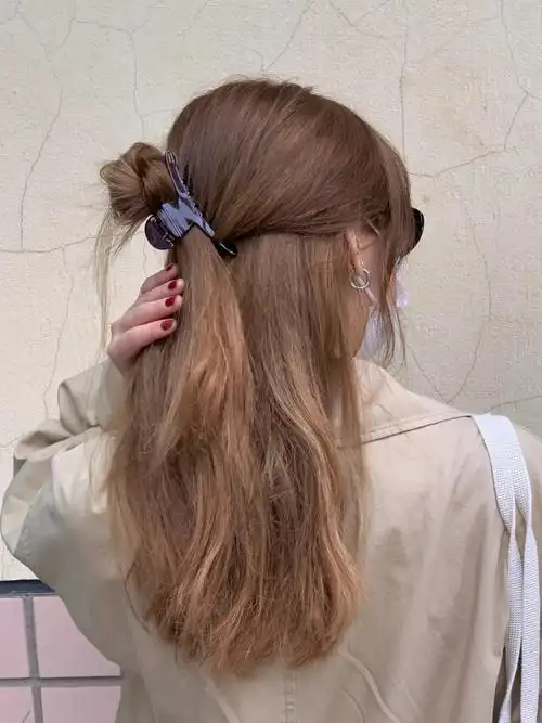 半丸子头就是要随性一扎才好看