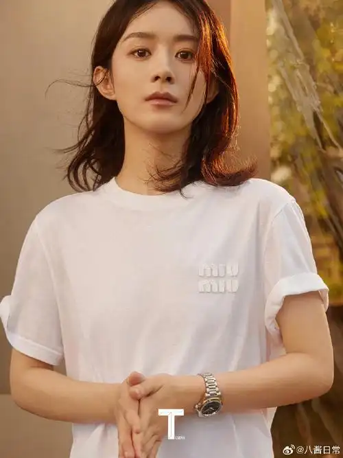 赵丽颖最新杂志封面大片#赵丽颖鎏金深v