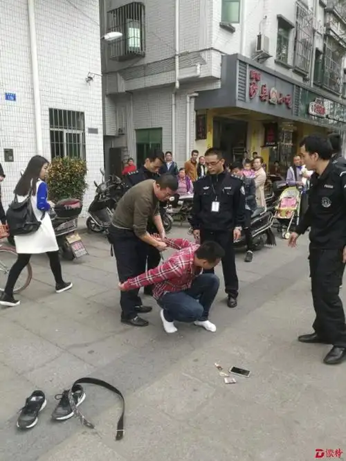 小偷偷走真手机扔假手机引注意仍被抓