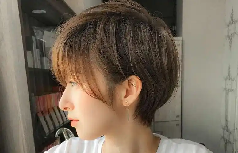 短发弄什么发型好看六种时尚短发显脸小又减龄